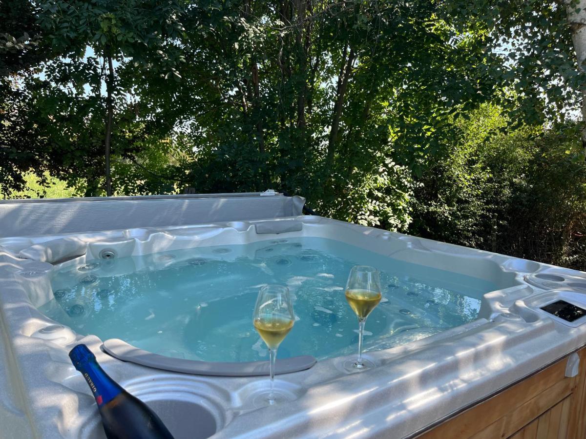 Gite De Charme 5 Etoiles Pour Couple Avec Sauna Et Jacuzzi Exterieurs Privatifs Peaugres Εξωτερικό φωτογραφία